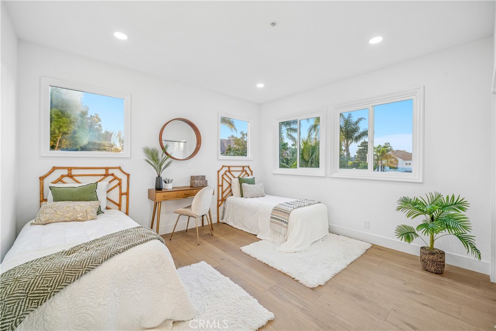 6692 Alamitos Circle