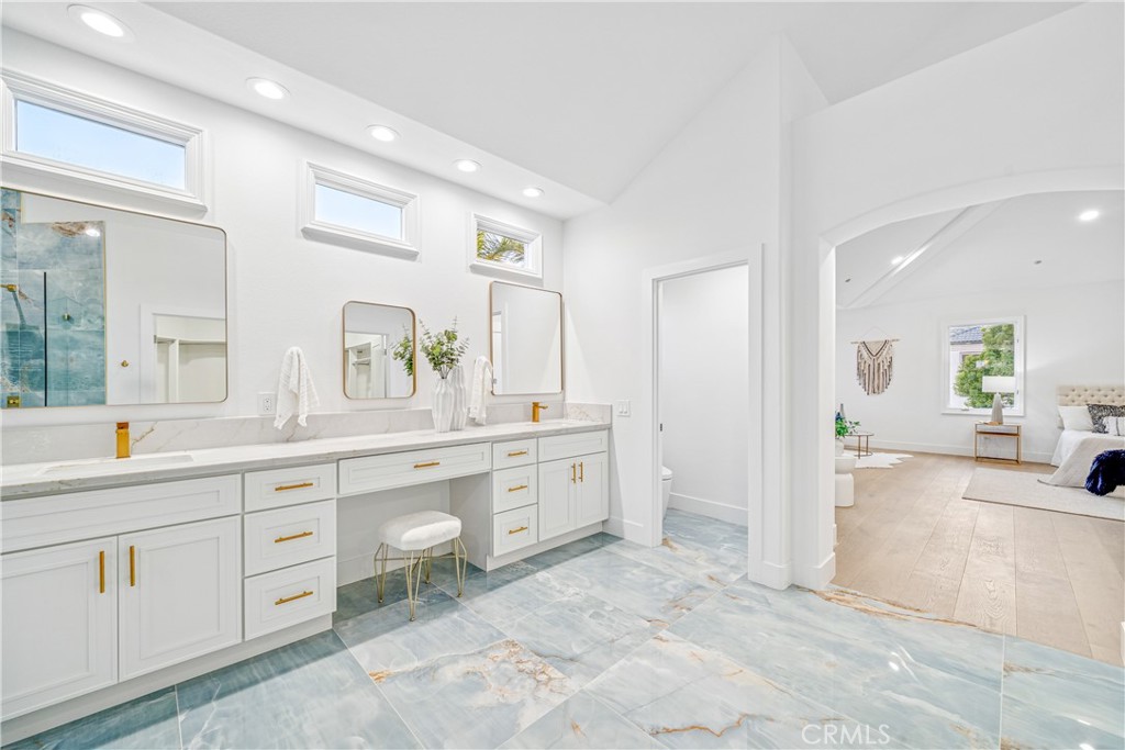 6692 Alamitos Circle