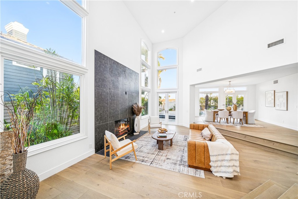 6692 Alamitos Circle