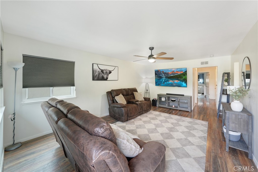 338 E Palmdale Avenue 4