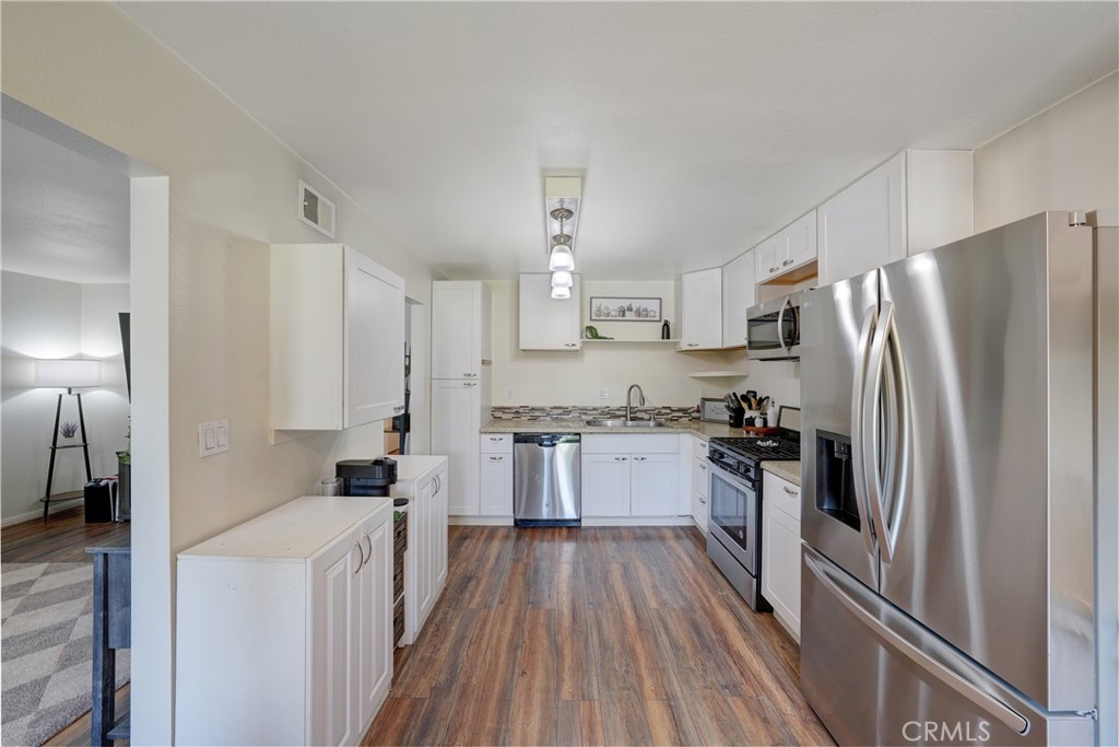 338 E Palmdale Avenue 4