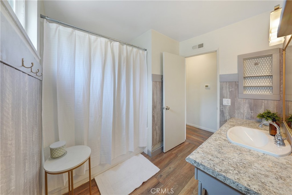 338 E Palmdale Avenue 4