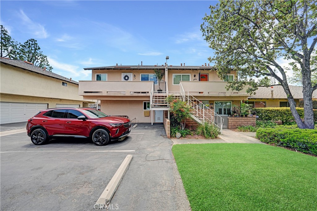 338 E Palmdale Avenue 4