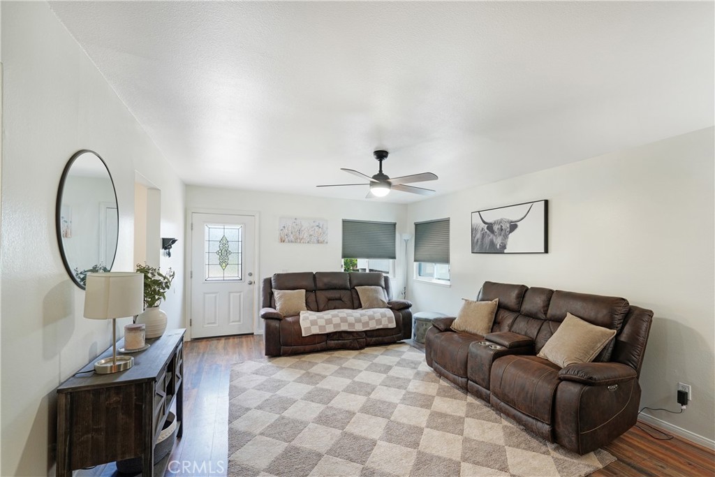 338 E Palmdale Avenue 4