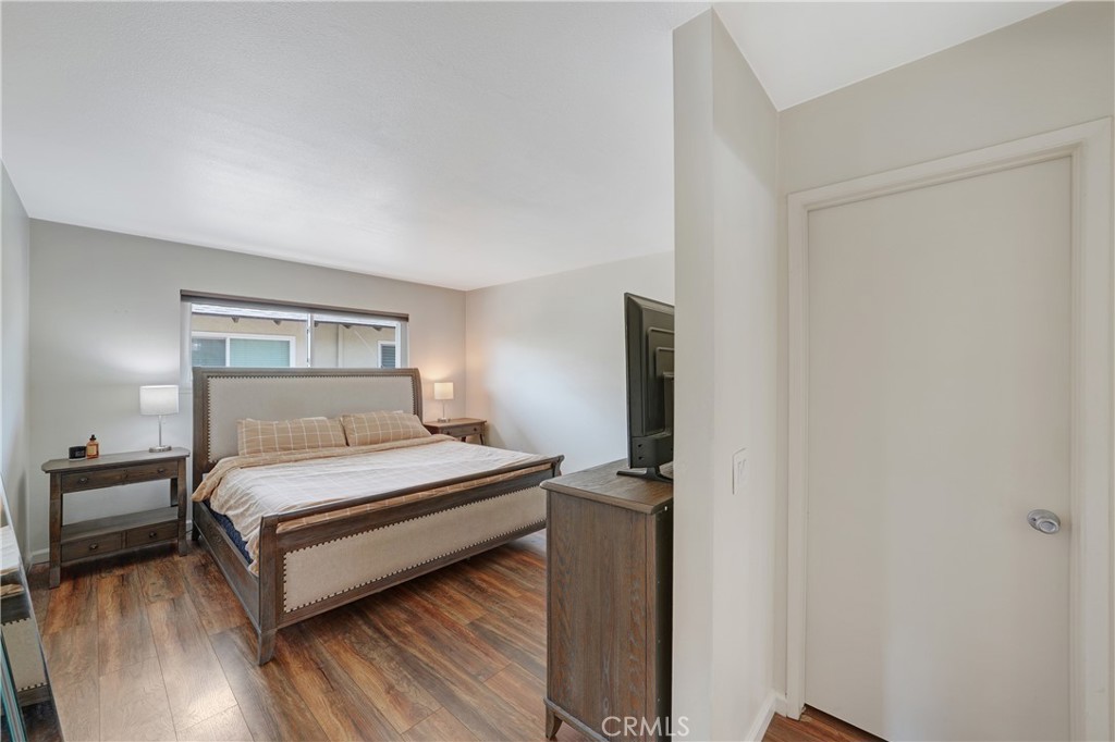 338 E Palmdale Avenue 4