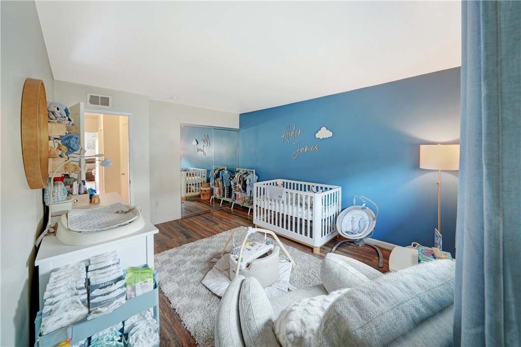 338 E Palmdale Avenue 4