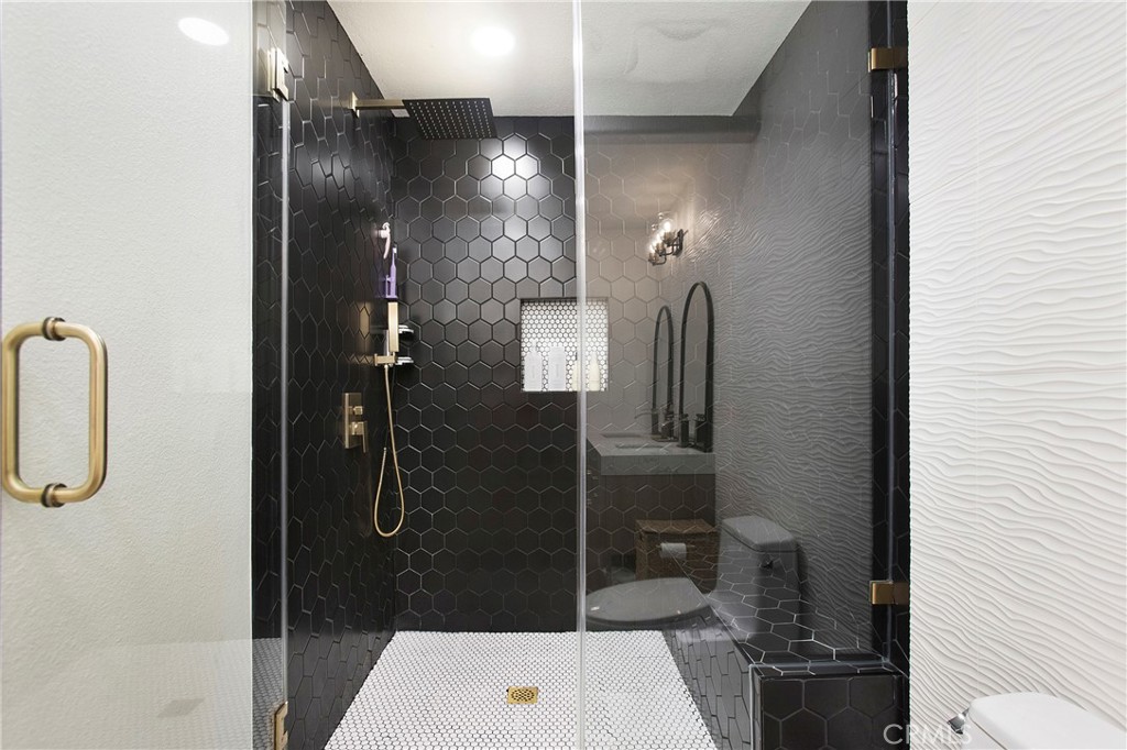 5529 Hersholt Avenue