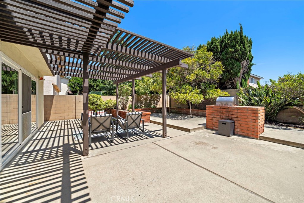 8604 Bluebird Avenue