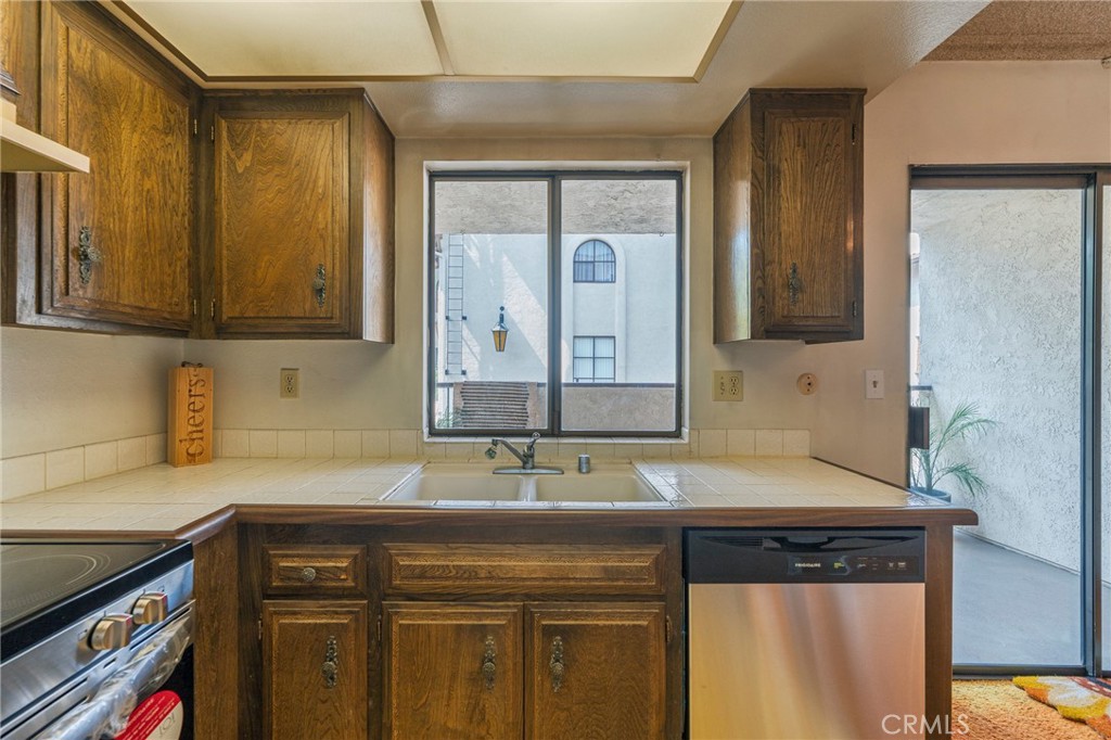 400 S Flower Street 170