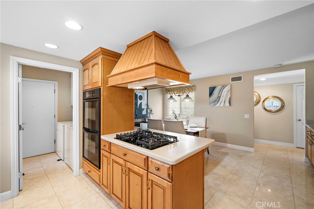 18452 Tamarind Street