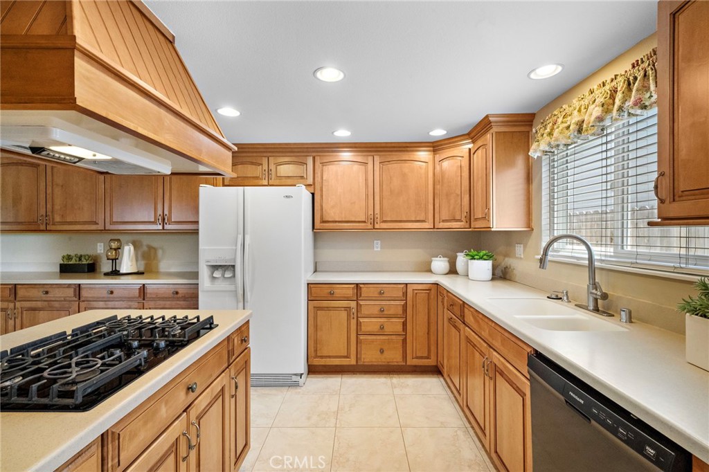 18452 Tamarind Street