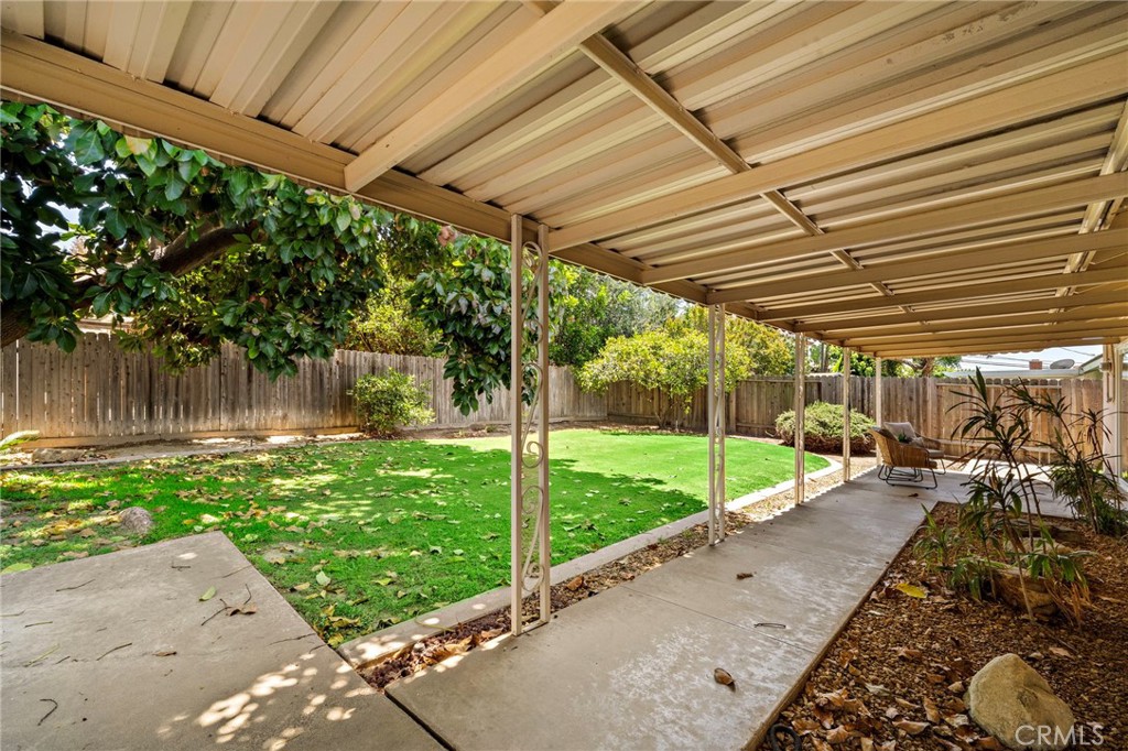 18452 Tamarind Street