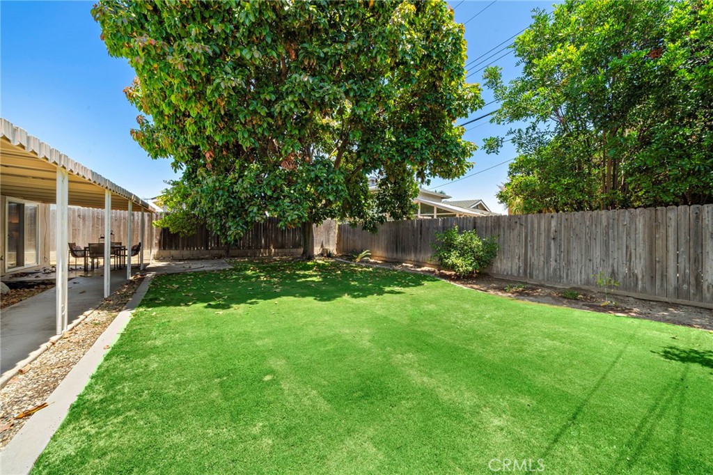 18452 Tamarind Street