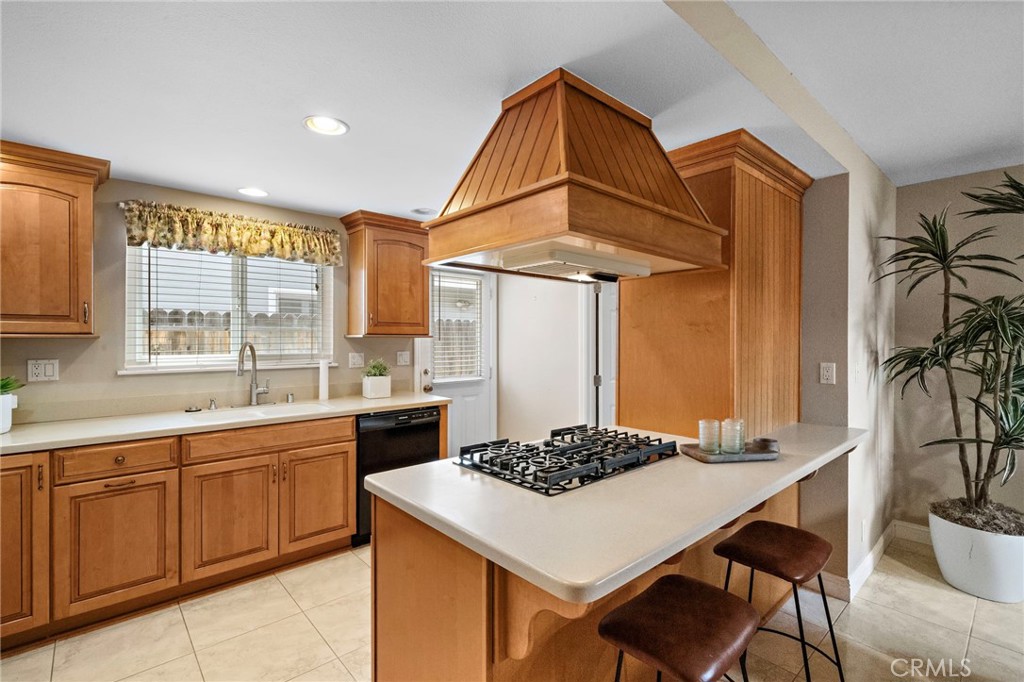 18452 Tamarind Street