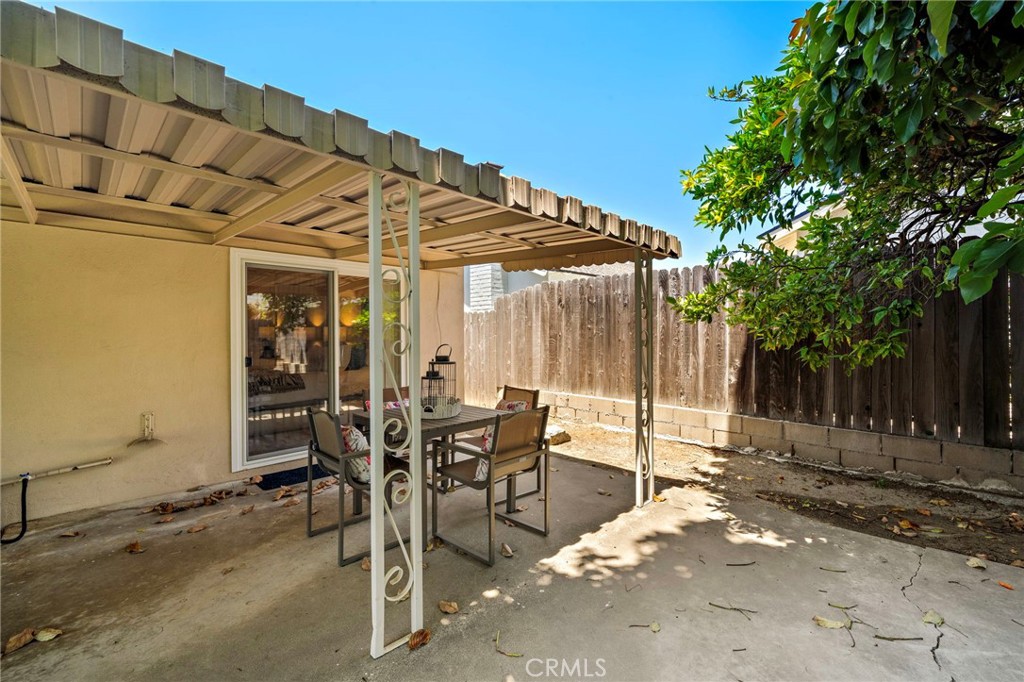 18452 Tamarind Street