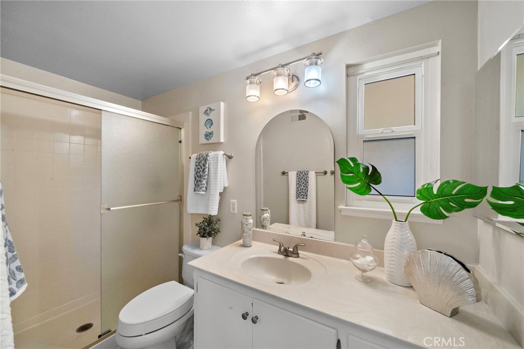 18452 Tamarind Street