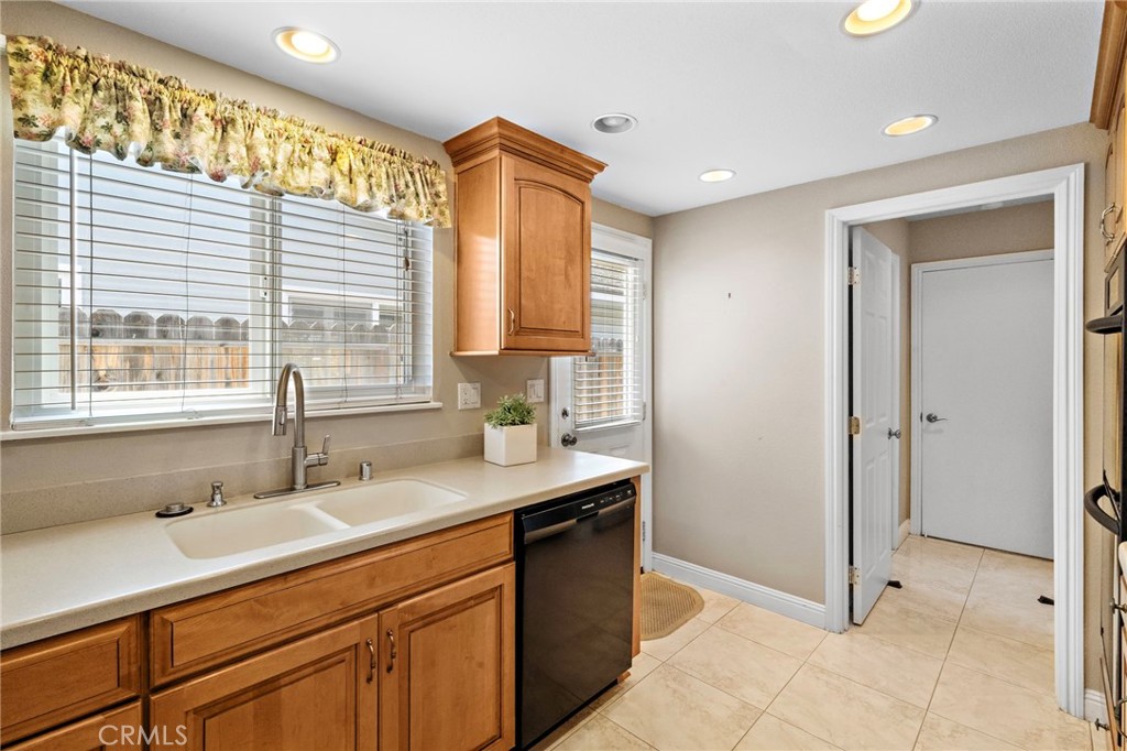 18452 Tamarind Street