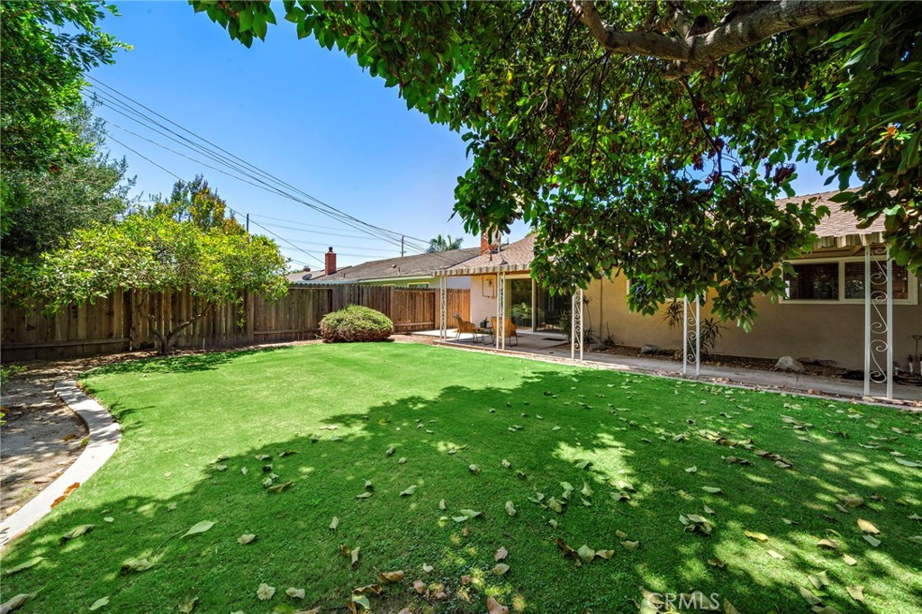 18452 Tamarind Street