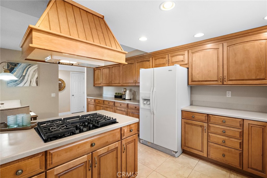 18452 Tamarind Street