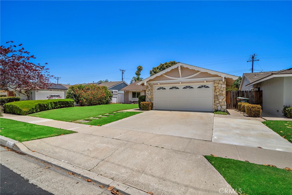 18452 Tamarind Street