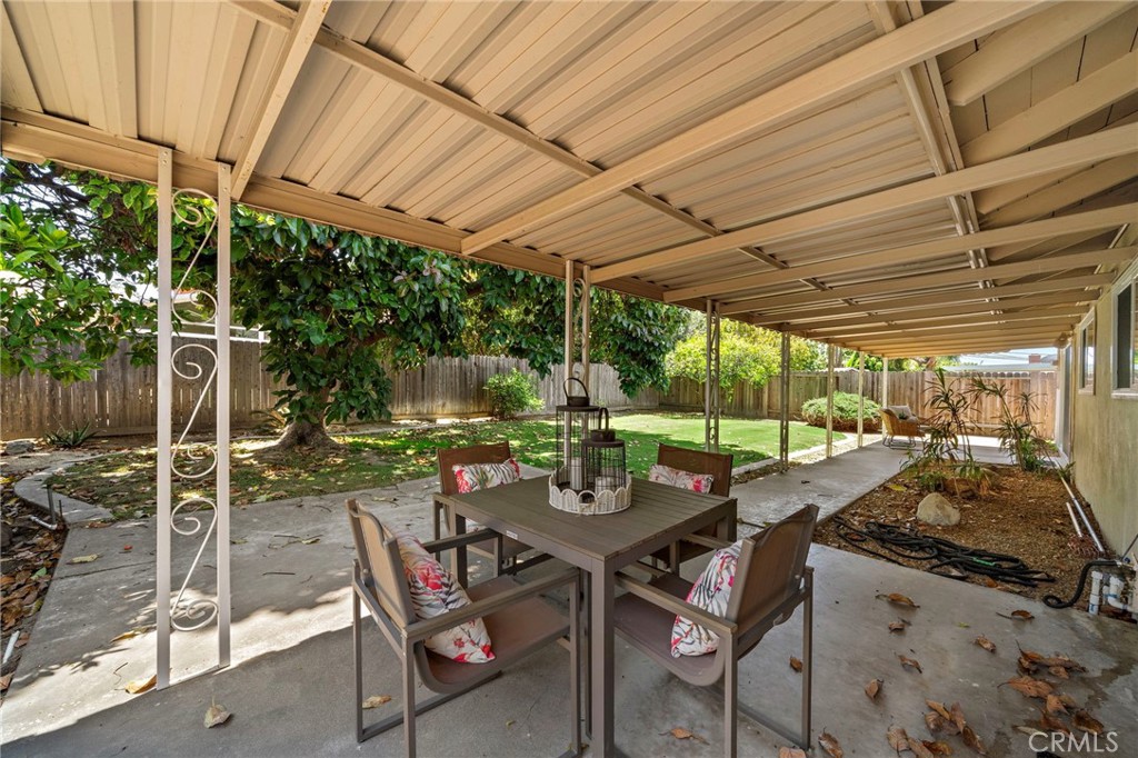 18452 Tamarind Street