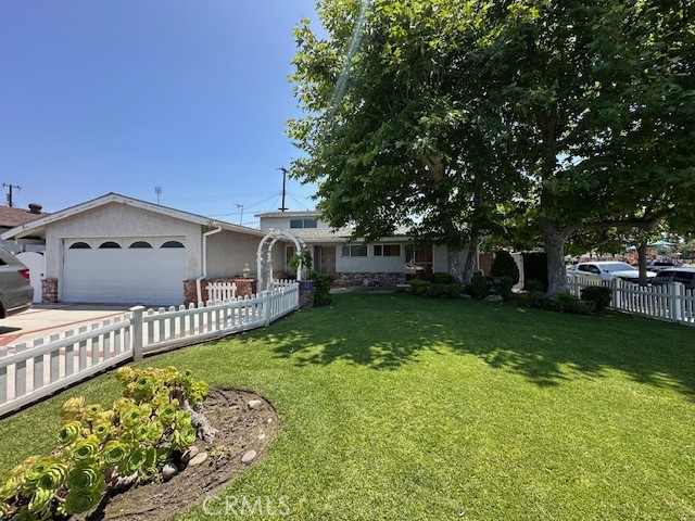 824 N La Perla Street