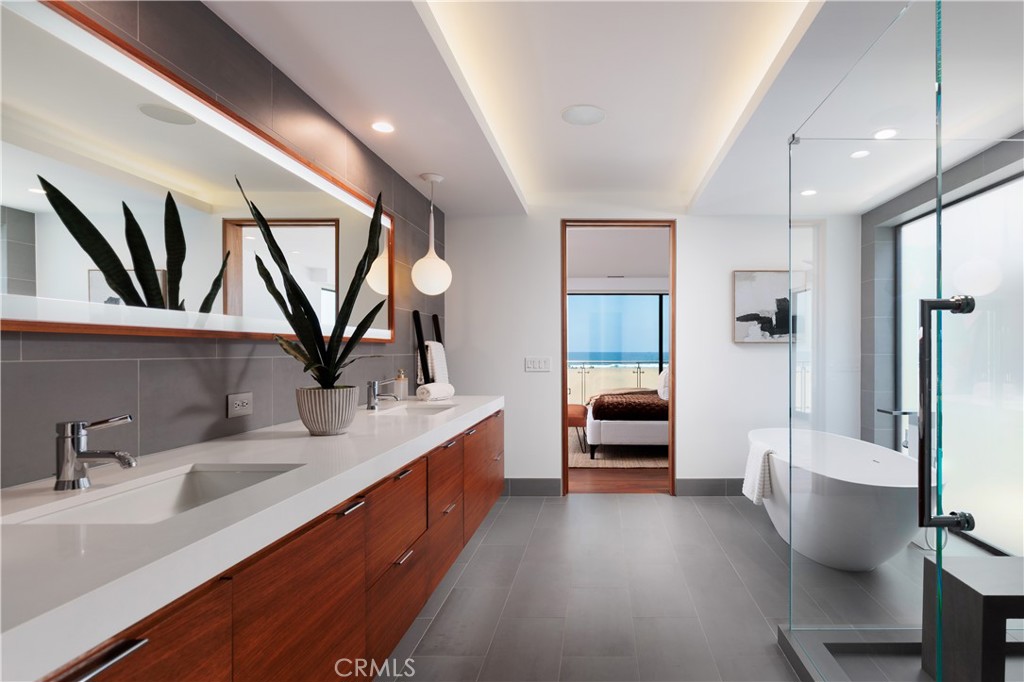 7104 W Oceanfront