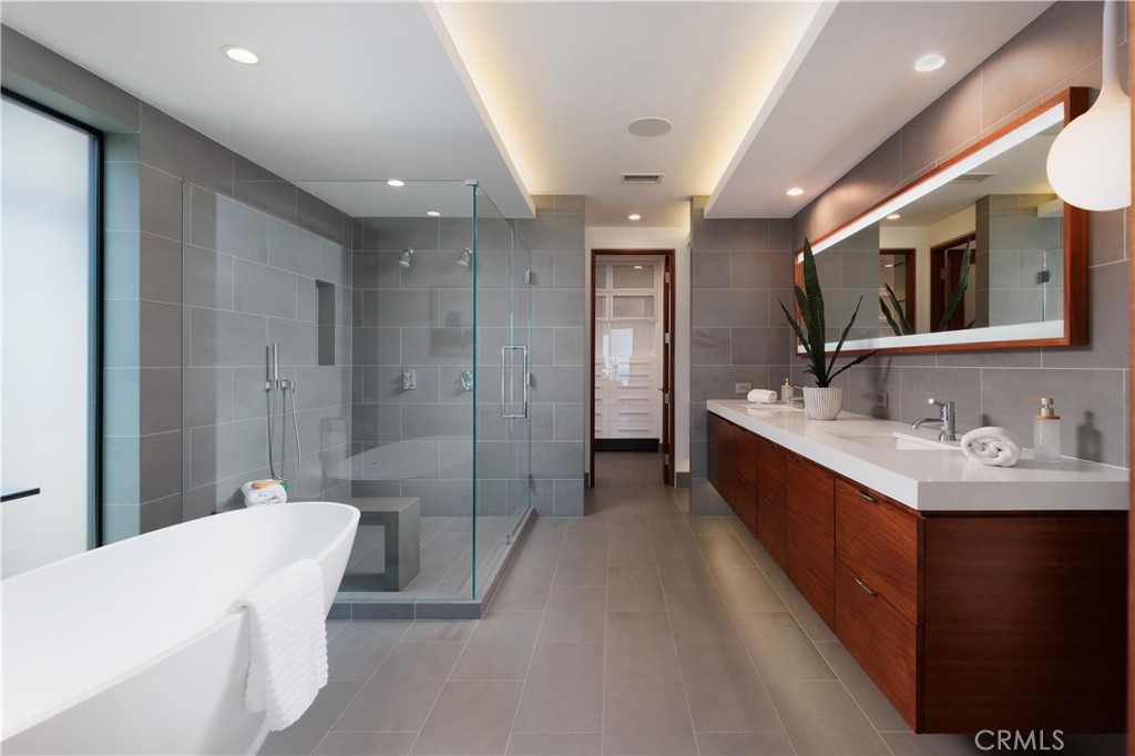 7104 W Oceanfront