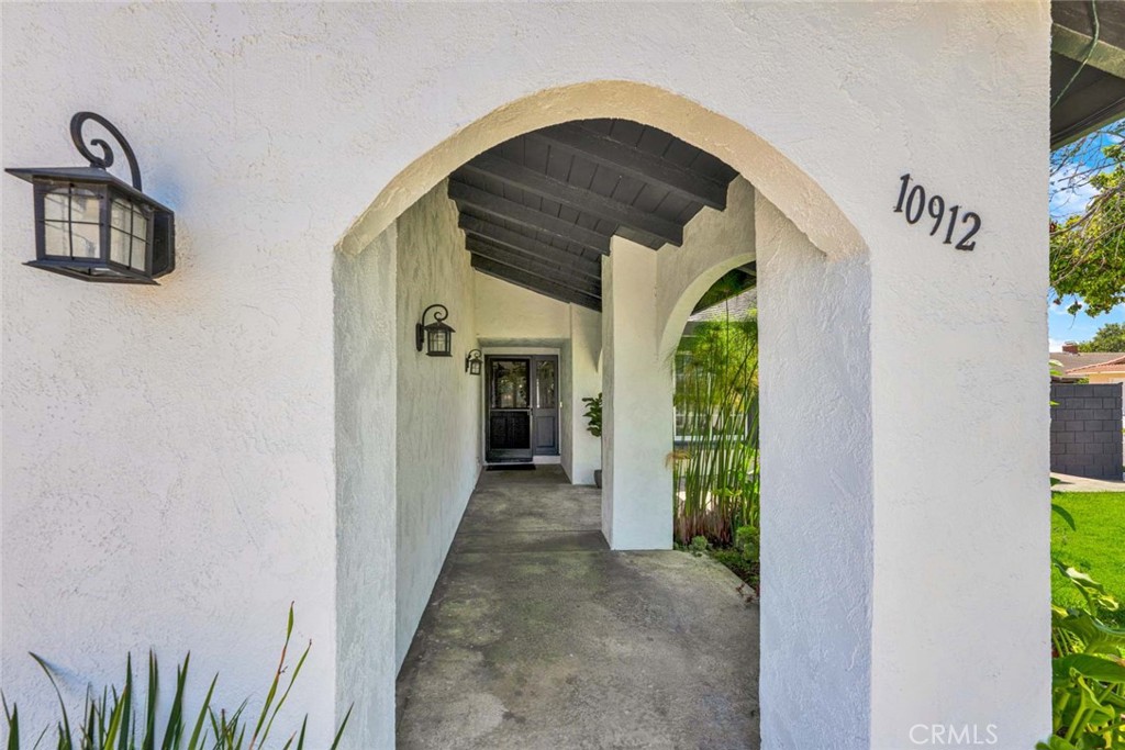 10912 Nighthawk Circle