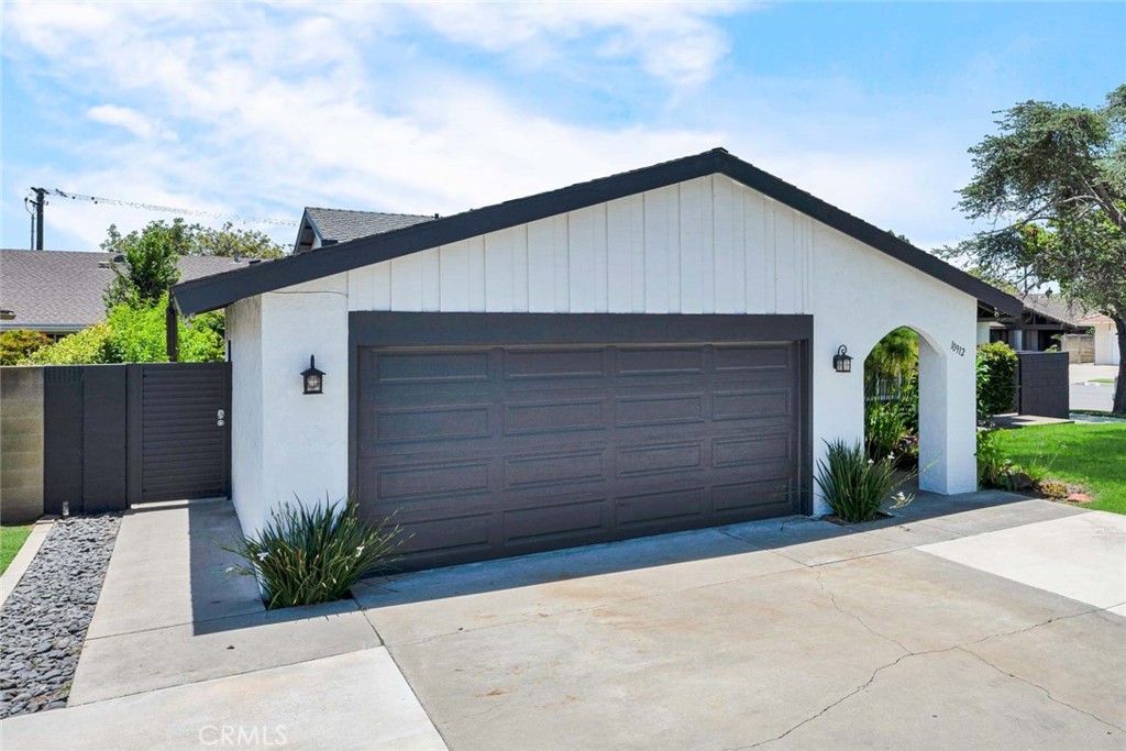 10912 Nighthawk Circle