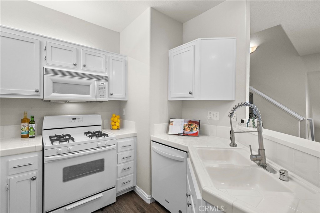 811 Larkridge