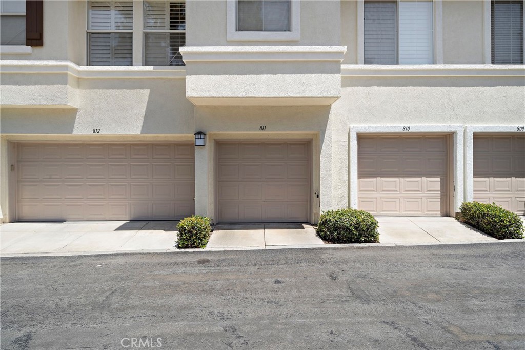 811 Larkridge