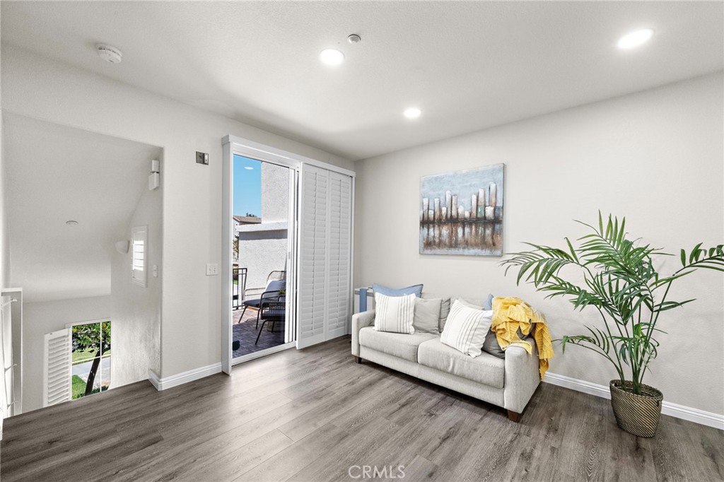 811 Larkridge