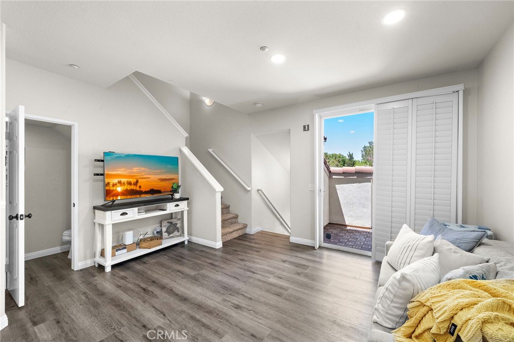 811 Larkridge