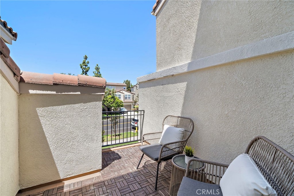 811 Larkridge
