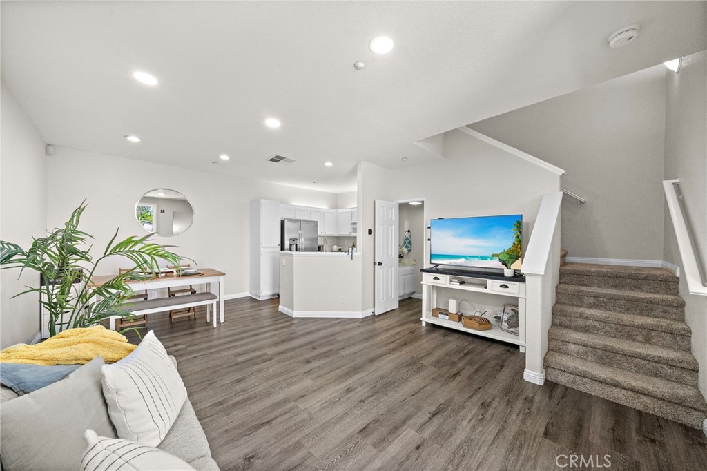 811 Larkridge
