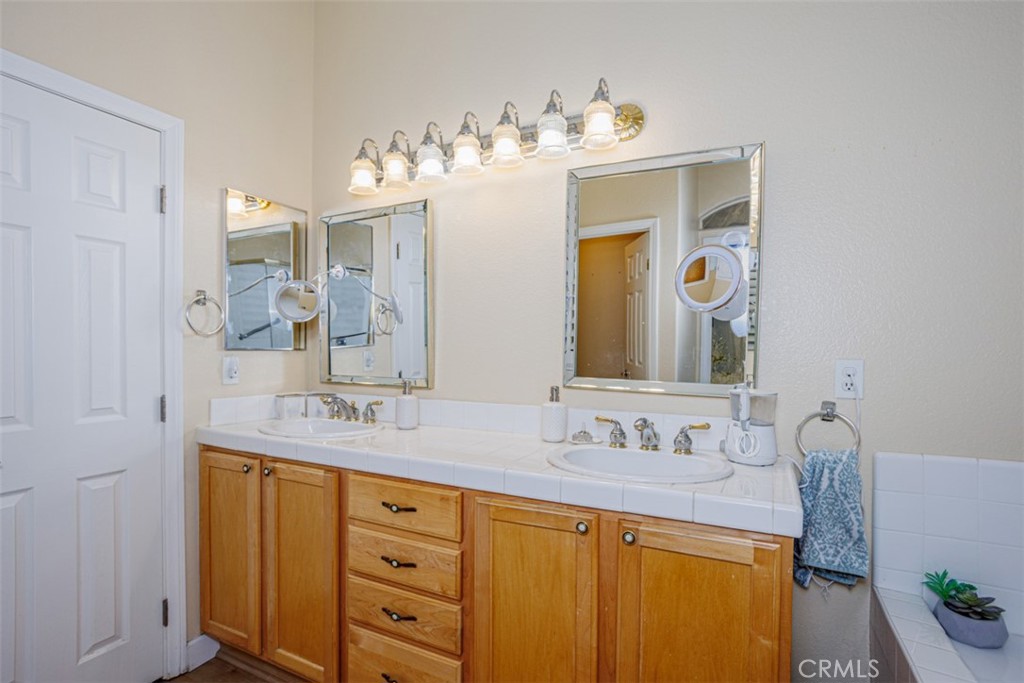 2148 Birdie Dr