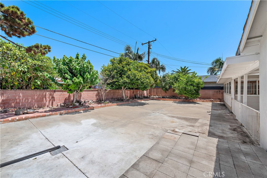 3137 W Olinda Ln