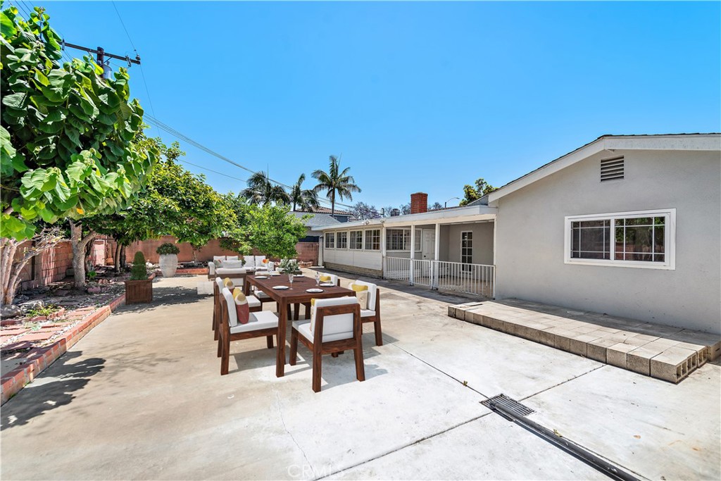 3137 W Olinda Ln