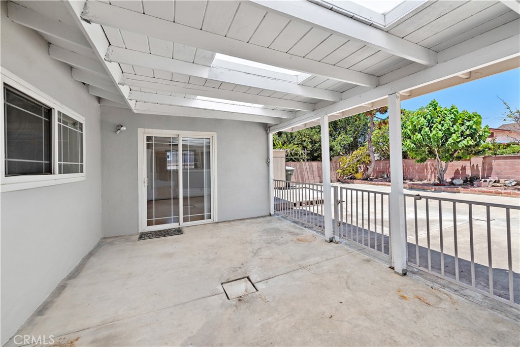 3137 W Olinda Ln