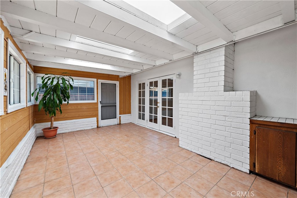3137 W Olinda Ln