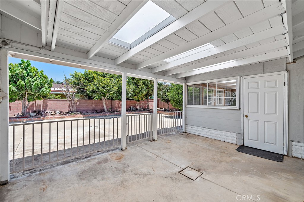 3137 W Olinda Ln