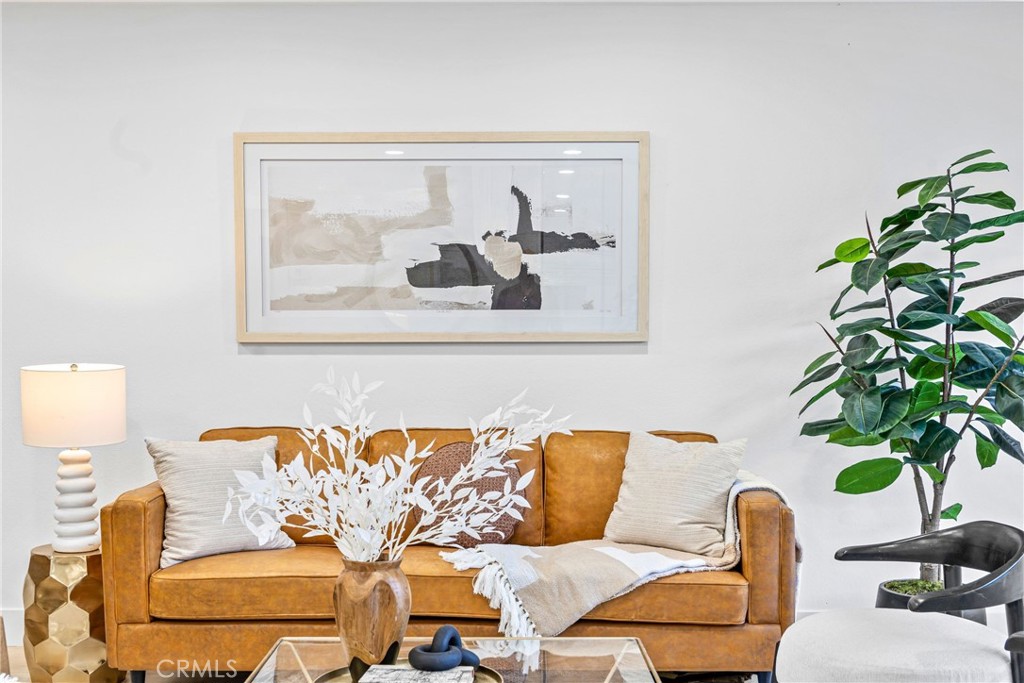 23552 Los Grandes Street