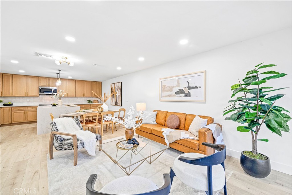 23552 Los Grandes Street