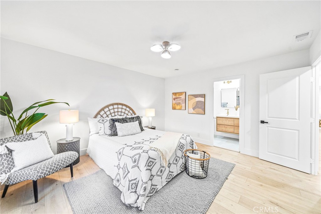 23552 Los Grandes Street