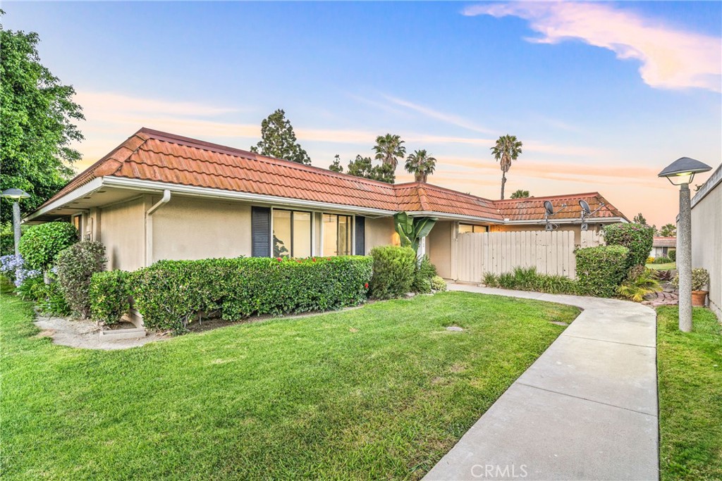 23552 Los Grandes Street