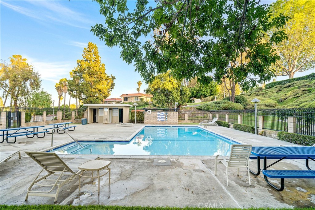 23552 Los Grandes Street