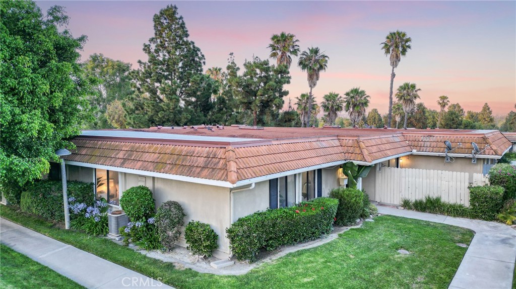 23552 Los Grandes Street