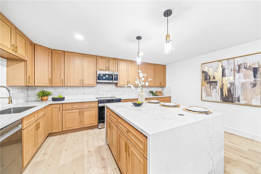 23552 Los Grandes Street