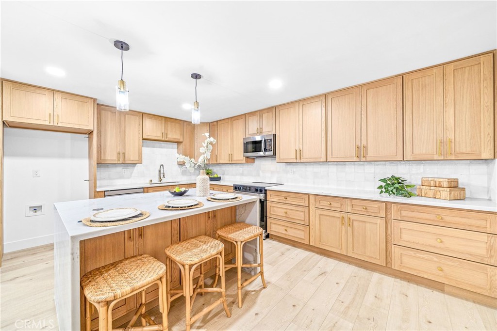 23552 Los Grandes Street